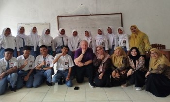 Meet Up Para Siswa dengan Native Speaker dari USA di SKEMAPEGA